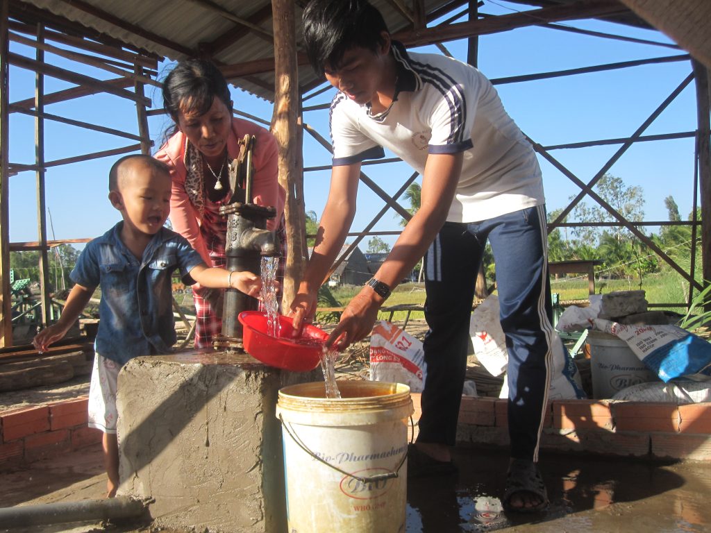 Vietnam: pozzi a pompa per famiglie